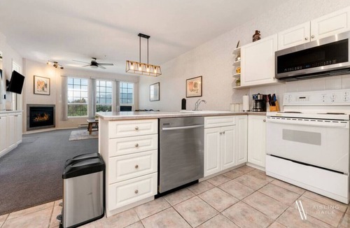 East Kootenay Apartment | Riverside Twin `A` | Balcony | King Bed | Spacious