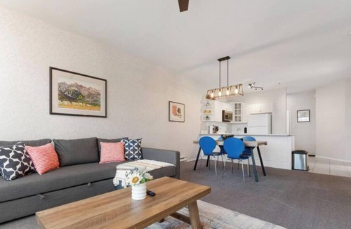 East Kootenay Apartment | Riverside Twin `A` | Balcony | King Bed | Spacious