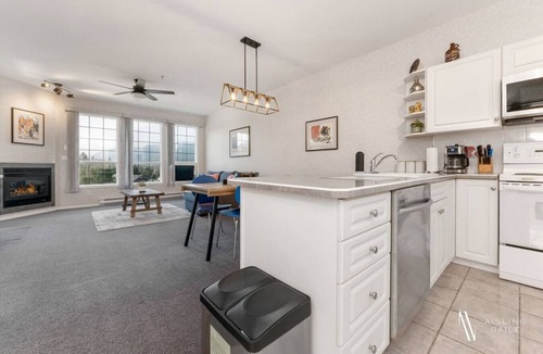 East Kootenay Apartment | Riverside Twin `A` | Balcony | King Bed | Spacious