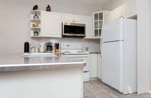 East Kootenay Apartment | Riverside Twin `A` | Balcony | King Bed | Spacious