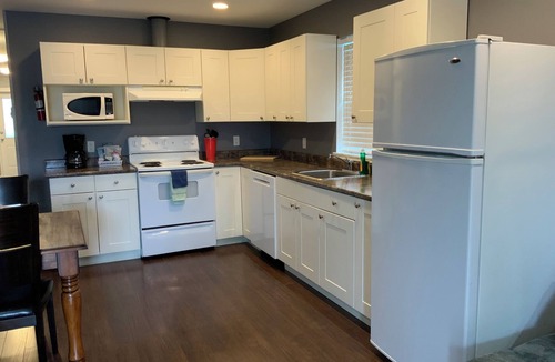 Port Alberni Hotel | Riverside Motel