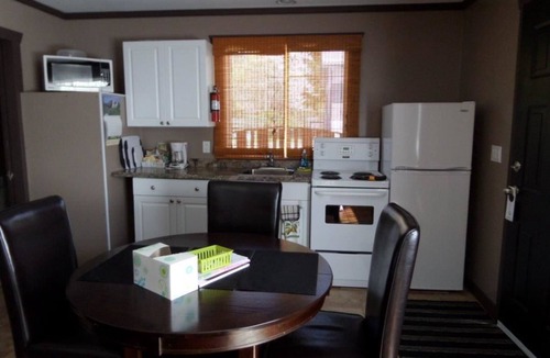 Port Alberni Hotel | Riverside Motel