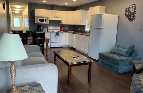 Port Alberni Hotel | Riverside Motel