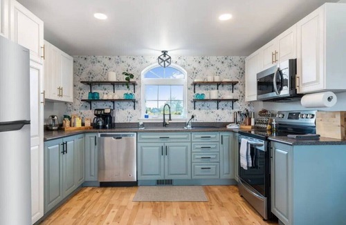 Saint Louis de Kent House | Riverview Countryside Farmhouse, King bed Spa Bath