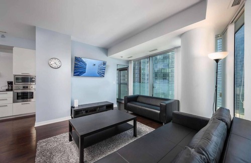 Toronto Entertainment District Hotel | RivetStays | The York Royal Suite – 3 Bedroom Condo