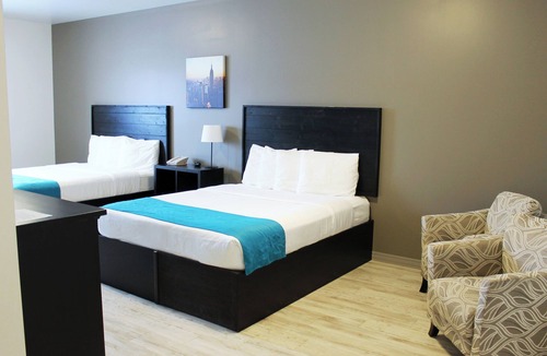 Steinbach Hotel | Roadhouse 52 Inn & Suites