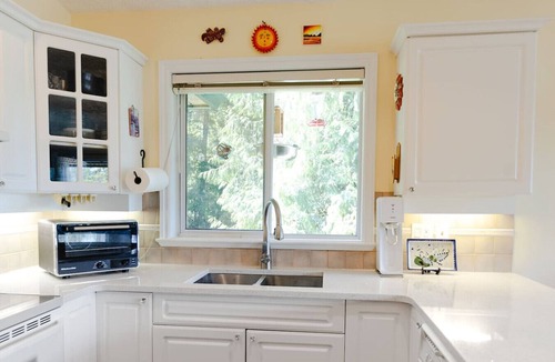 Duncan House | Rockwood Terrace: 55 + Ideal for Extended Stays
