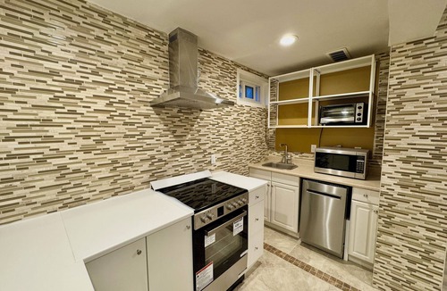 Northwest Calgary House | Rocky Mountains Respite - 12 minutes from YYC airport