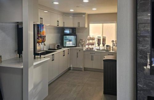 Kamloops Hotel | Rodeway Inn & Suites