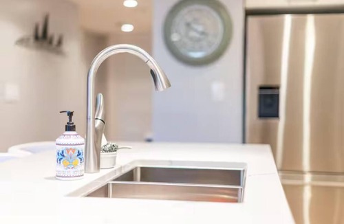 Regional District of Nanaimo Apartment | Romantic 1-bedroom sute with AC in Nanaimo across the street from the seawall