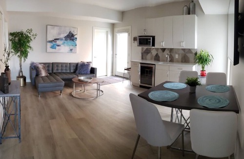 McKinley House | Romantic Lake View in Kelowna