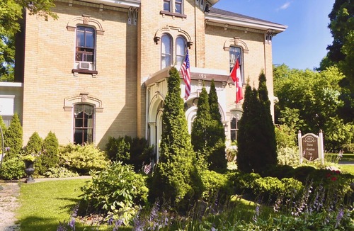 Stratford Apartment | Romeo and Juliet Stone Maiden Inn
