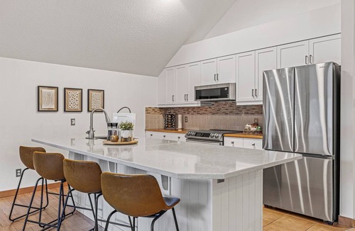 Canmore Apartment | Rooftop Hot tub| Spacious| Pet Friendly| Incredible Views| Gym
