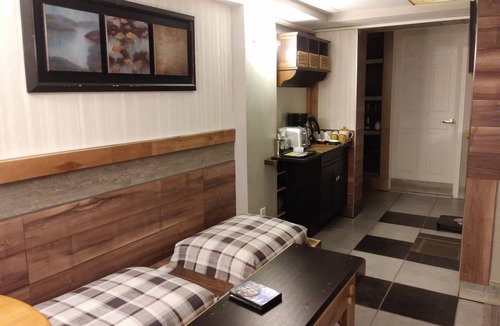 Wexford House | Room-1 (in 2-Room Basement Suite)