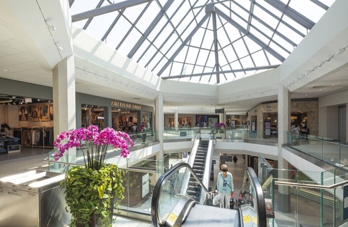 London House | Room available in the luxurious Masonville Mall area in London, Ontario.