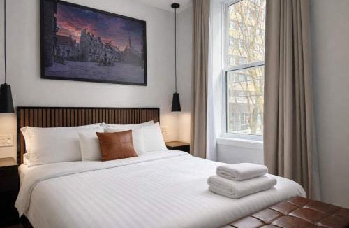 La Cite-Limoilou Hotel | Room with 1 Queen Bed Downtown Quebec