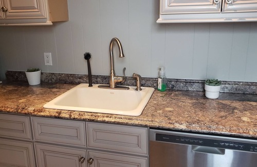 Fredericton Apartment | Rosé All Day | Downtown King Studio, Full Kitchen & Free Parking