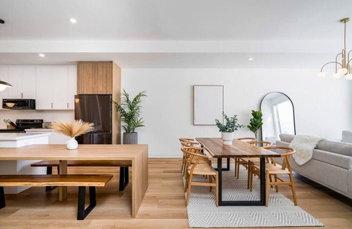 The Blue Mountains House | Rose Estate at Blue Mountains: 2 Chalets for 32