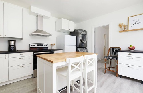 La Petite-Patrie Apartment | Rosemont Oasis 1BR 2BA near Metro