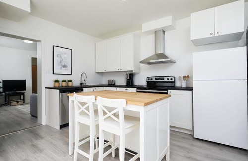 La Petite-Patrie Apartment | Rosemont Oasis 1BR 2BA near Metro