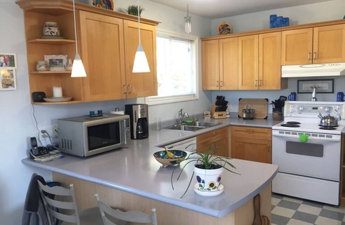 Saanich West House | Roxie's retreat - A cute, well maintained 3 bedroom home, central location