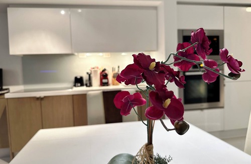 Wellington Place Apartment | Royal Corner Suite