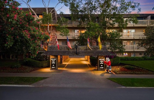Inner Harbour Hotel | Royal Scot Hotel & Suites, Trademark Collection by Wyndham