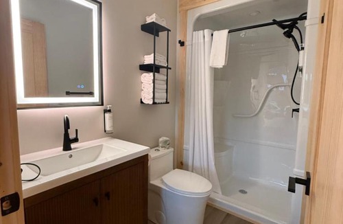 Charlottetown Hotel | Royalty Maples Motel & Cottages