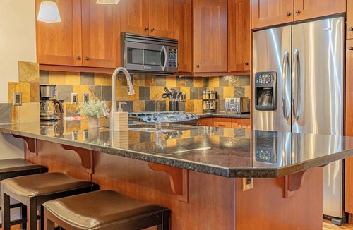 Canmore Apartment | Rundle Range Retreat Lux Mtn View Condo near dt
