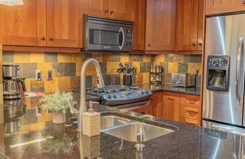 Canmore Apartment | Rundle Range Retreat Lux Mtn View Condo near dt