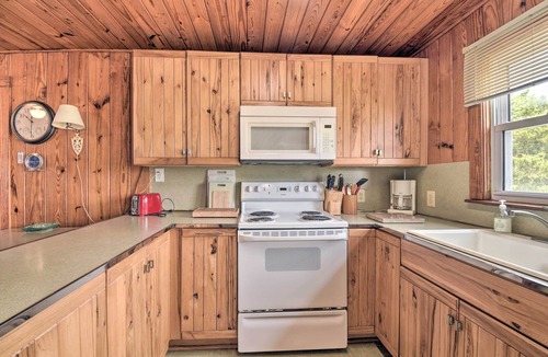 Holden Beach Cottage | Rustic Beachfront Cottage w/Deck & Boardwalk