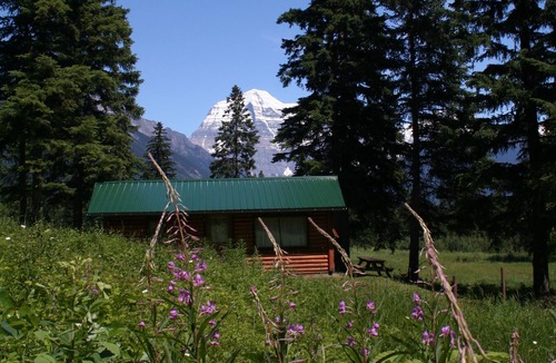 Tete Jaune Cache Cabin | Rustic cabin in the Canadian Rockies!