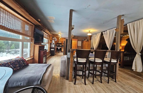 Armstrong Cabin | Rustic Meets The Amenities With Mountain Views
