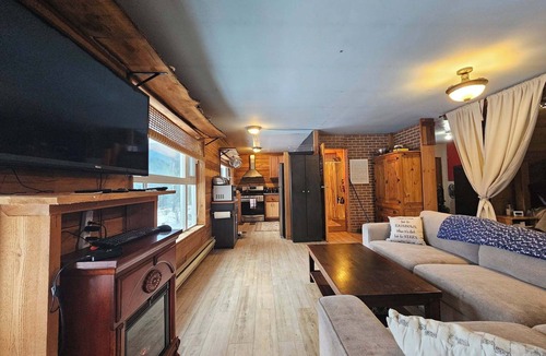 Armstrong Cabin | Rustic Meets The Amenities With Mountain Views
