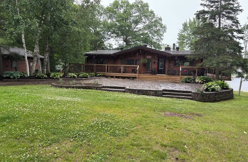 Severn Cottage | Rustic Panabode Cottage Georgian Bay