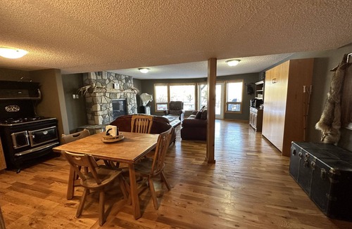 Furman House | Rustic Ranch House—LIVINGSTONE LODGE