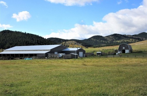 Furman House | Rustic Ranch House—LIVINGSTONE LODGE