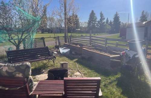 Markerville House | Rustic Suite in Small Town Alberta Canada 🍁