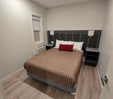 Okanagan-Similkameen Hotel | Sahara Courtyard Inn Penticton