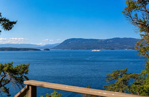 Pender Island Villa | SaliHaven: Oceanfront 3 BR 3 Beds 3.5 Ba + Gym