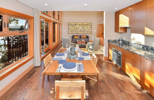 Cowichan Bay Condo | Salishan Tree House Suite