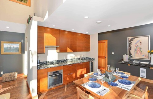 Cowichan Bay Condo | Salishan Tree House Suite