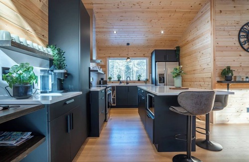 Mauricie House | Sanctuaire des Pins | Hot Tub | Sauna |10 Guests