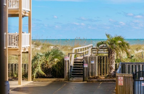 Wilmington Beach Apartment | Sand Pebbles #A3 - Pelican Perch