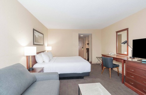 South Lethbridge Hotel | Sandman Hotel Lethbridge