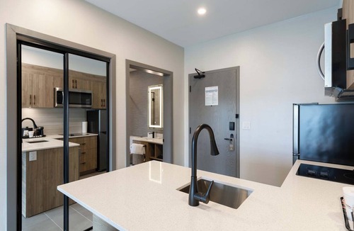 Winnipeg Hotel | Sandman Signature Winnipeg Airport Hotel & Suites