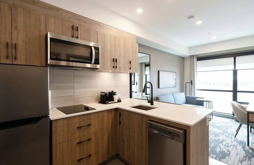 Winnipeg Hotel | Sandman Signature Winnipeg Airport Hotel & Suites