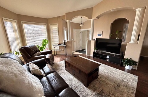 Saskatoon House | Saskatoon Lashyn Cove Homestay