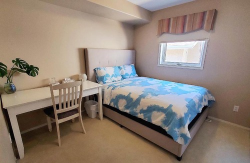 Saskatoon House | Saskatoon Lashyn Cove Homestay