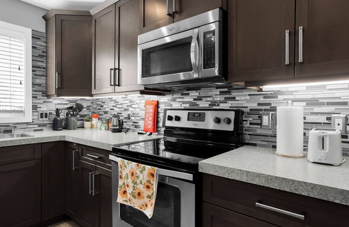 Saskatoon House | Saskatoon modern, quiet home with free parking.
